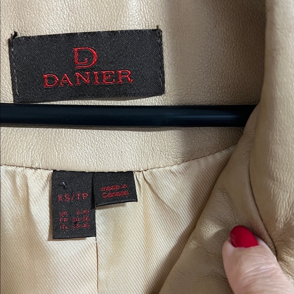 Gorgeous Danier Tan Leather Jacket - Picture 2 of 14